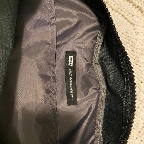 Levis Backpack - Picture 3 of 3